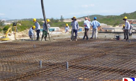 Đổ bê tông sàn mái hạng mục Nhà hàng biển thuộc dự án Khu Nghỉ Mát Tâm Hương